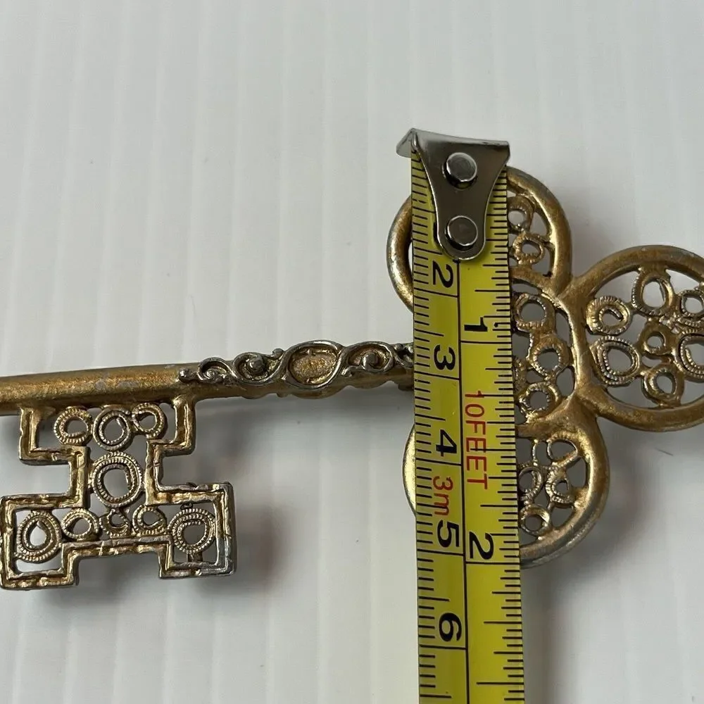 VINTAGE Skeleton Gold Key Brooch / Pin Gold-tone Victorian Style